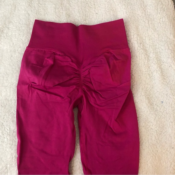 *SOLD* Pink scrunch bum leggings - Picture 3 of 4